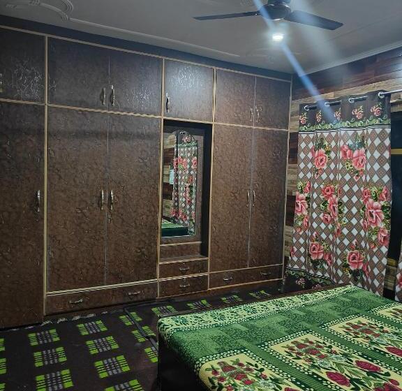 פנסיון Reshi Guest House