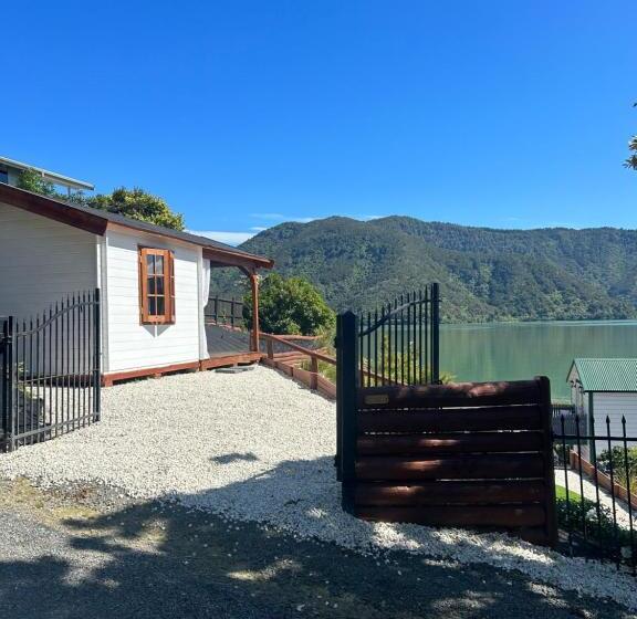 بنسيون The Petite Suite