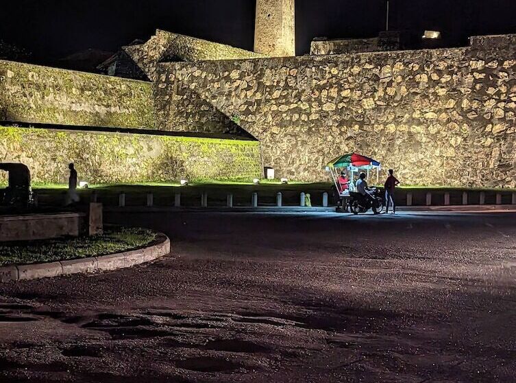 펜션 Room In Villa The Villa Close To Surf Beach And Galle Fort