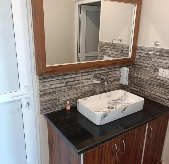 膳宿费 Twin Oaks Kasauli