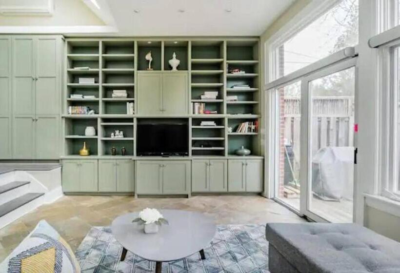 پانسیون Double Bedroom On Up Or 3 Bedrooms In Basement Near Eglinton Subway Station