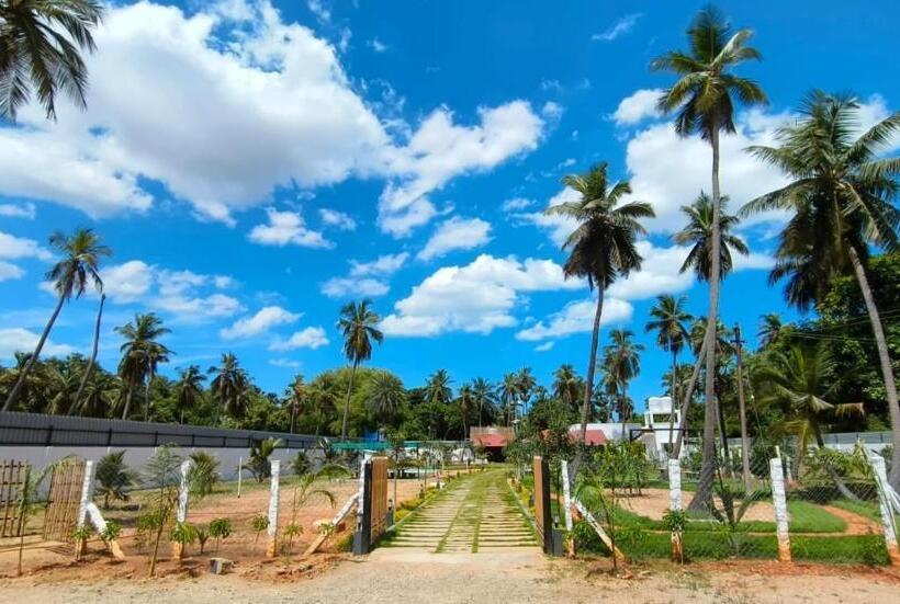 Курорт Athulya Villa  Leisure And Luxury Villas From Embeholidays