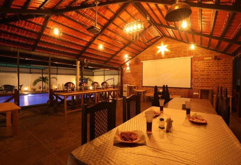 Курорт Athulya Villa  Leisure And Luxury Villas From Embeholidays