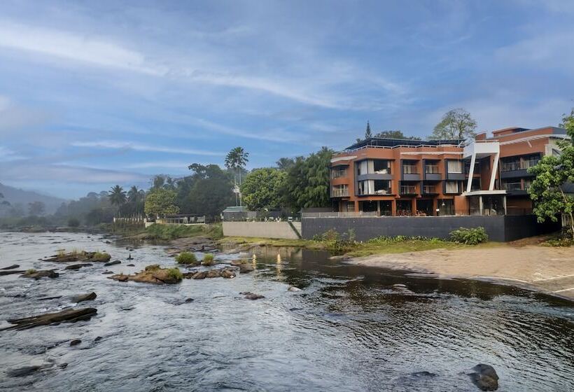 リゾートホテル Sterling Athirappilly