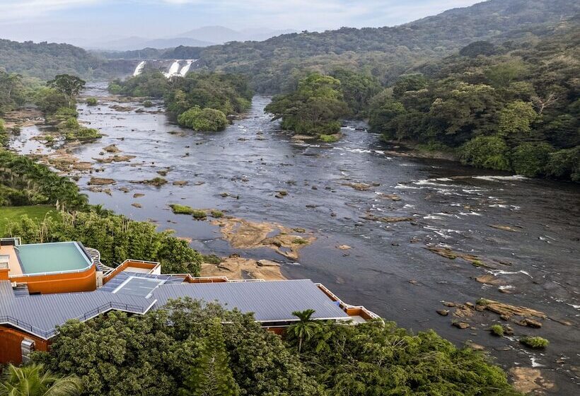 リゾートホテル Sterling Athirappilly