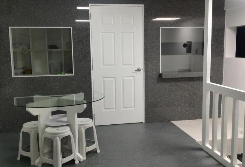 Ervoruto Hostel 23 Makati