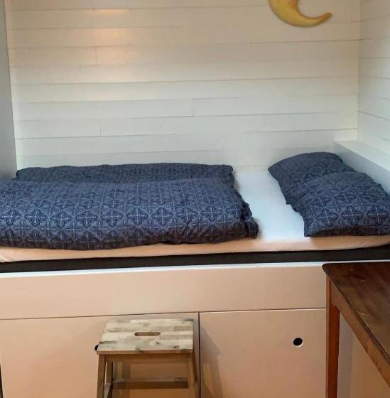 هاستل Tinebua Basecamp Senja