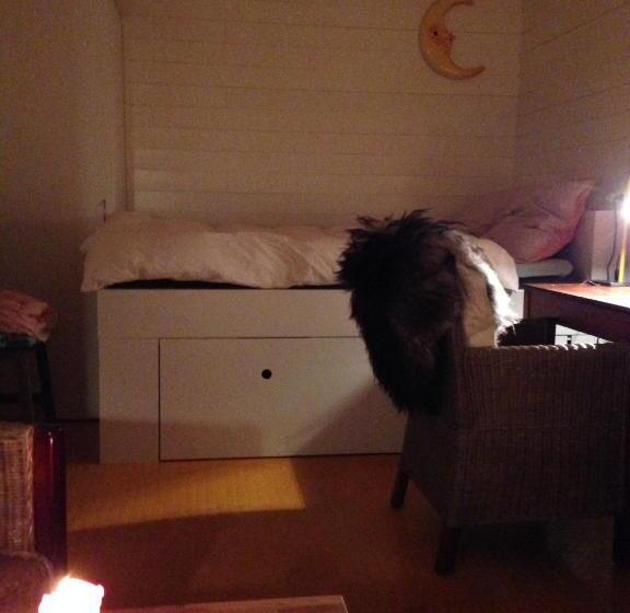 هاستل Tinebua Basecamp Senja