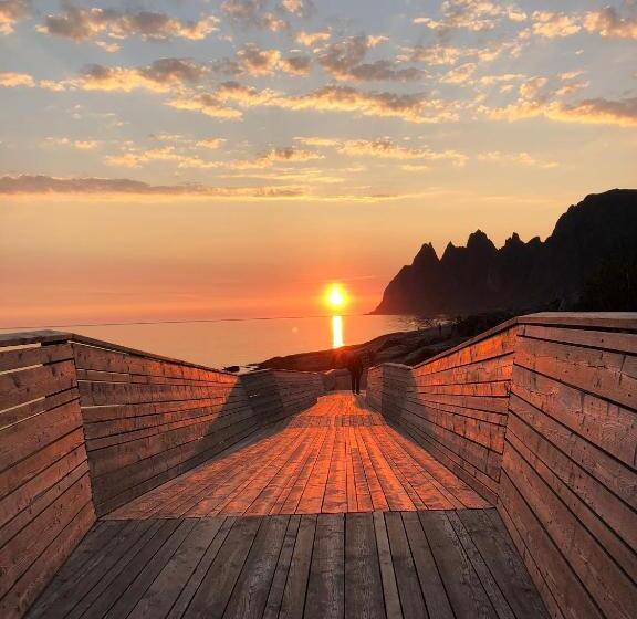 هاستل Tinebua Basecamp Senja