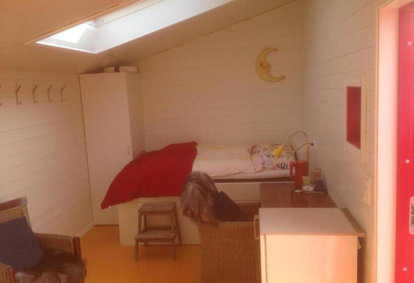 هاستل Tinebua Basecamp Senja