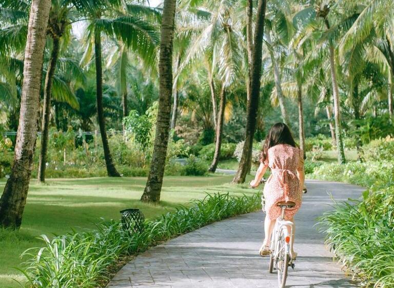 B5 12a03 Phu Quoc Waterfront Hotel Beach Swimming Pool