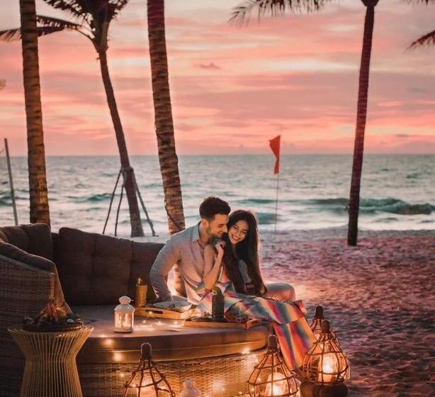 B5 12a03 Phu Quoc Waterfront Hotel Beach Swimming Pool