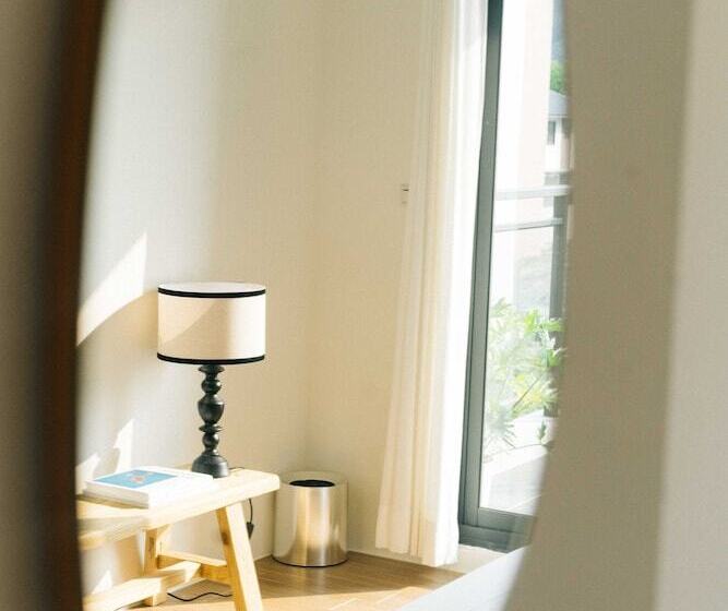 تختخواب و صبحانه Nowhere Retreat