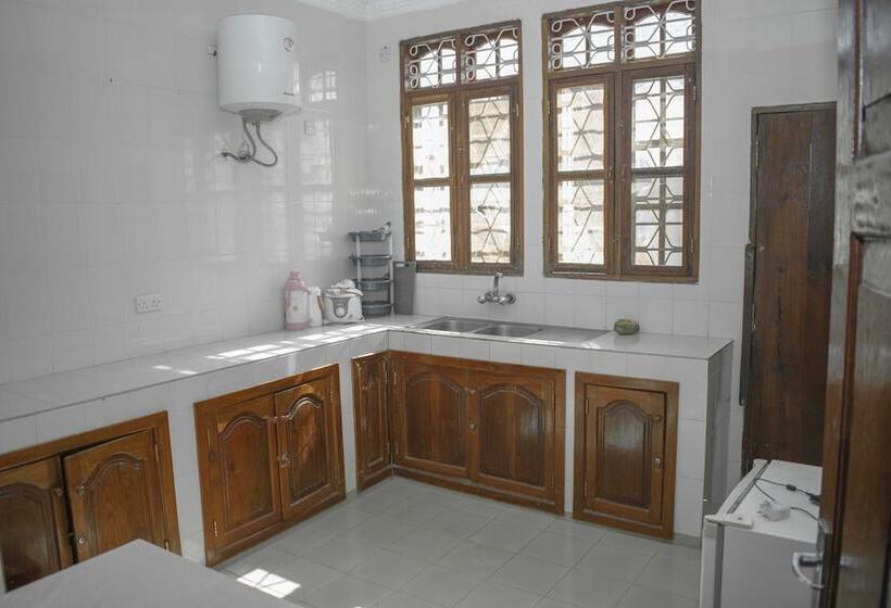 ベッドアンドブレックファースト Sulkhan Serviced Apartment