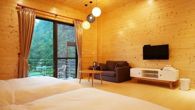 تختخواب و صبحانه Sunlight Forest