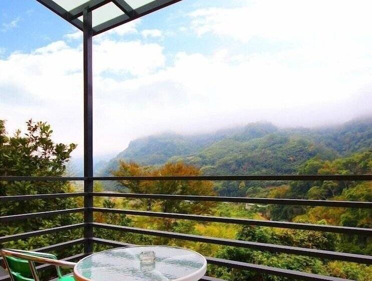 تختخواب و صبحانه Sunlight Forest