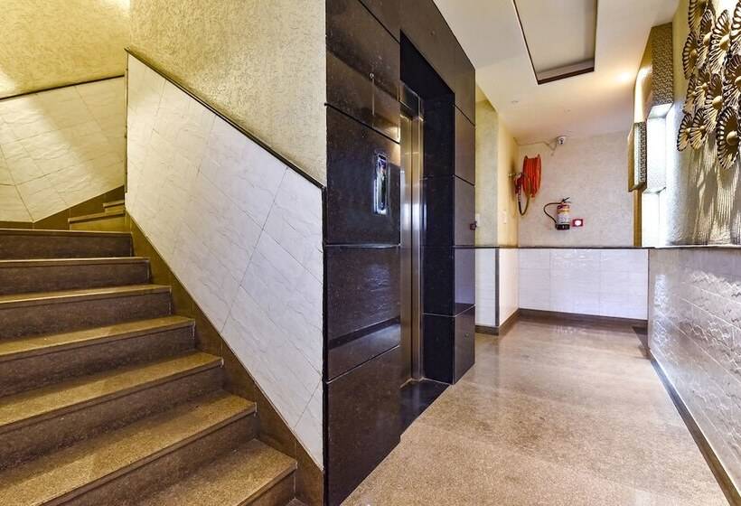 Fabhotel Prime Royal Park