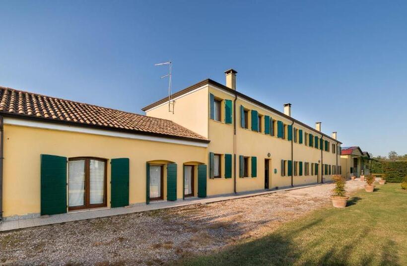 ホテル Agriturismo Forzello