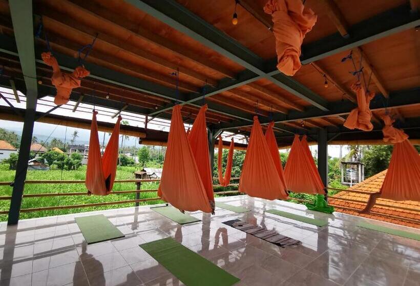 בית מלון כפרי Amed Yogika Center, Villas, Sauna And Restaurant