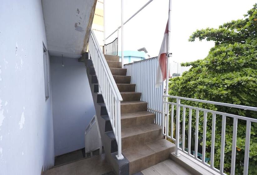 Отель Backpaker Seraya By Oyo