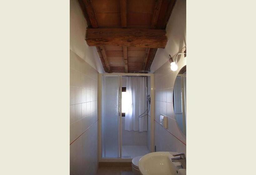 هتل Bio Agriturismo Corte Degli Ulivi