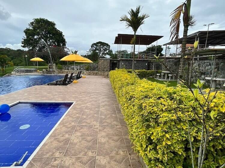 هتل Bora Bora Campestre Los Mangos