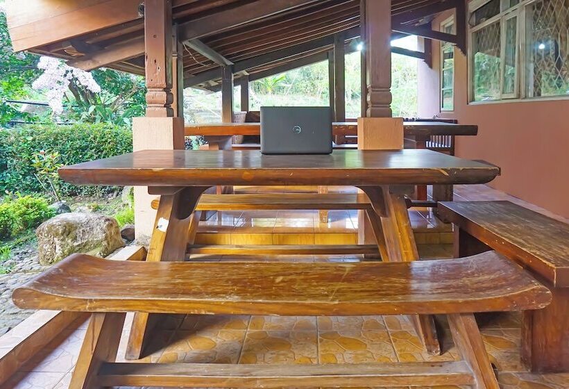 فندق Capital O 92836 Villa Kampoeng Katineung