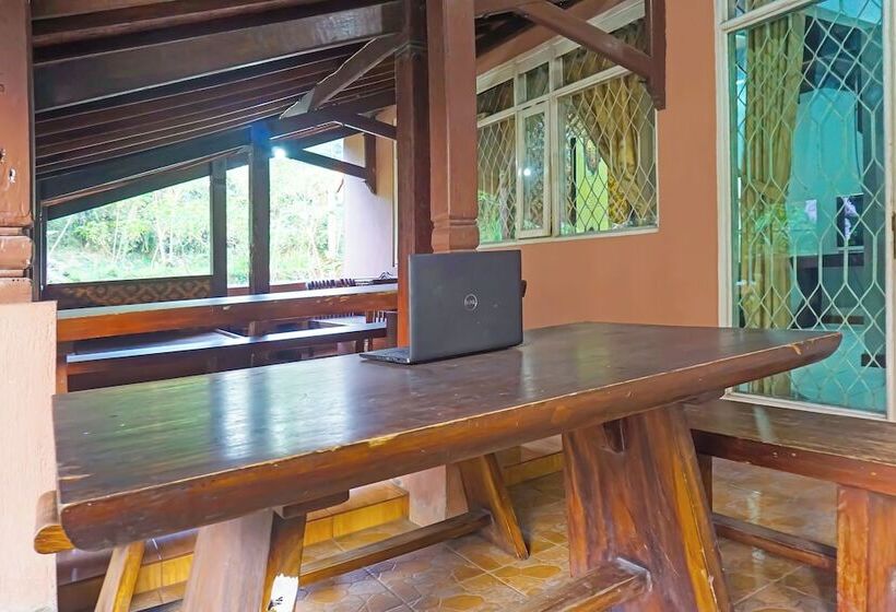 فندق Capital O 92836 Villa Kampoeng Katineung