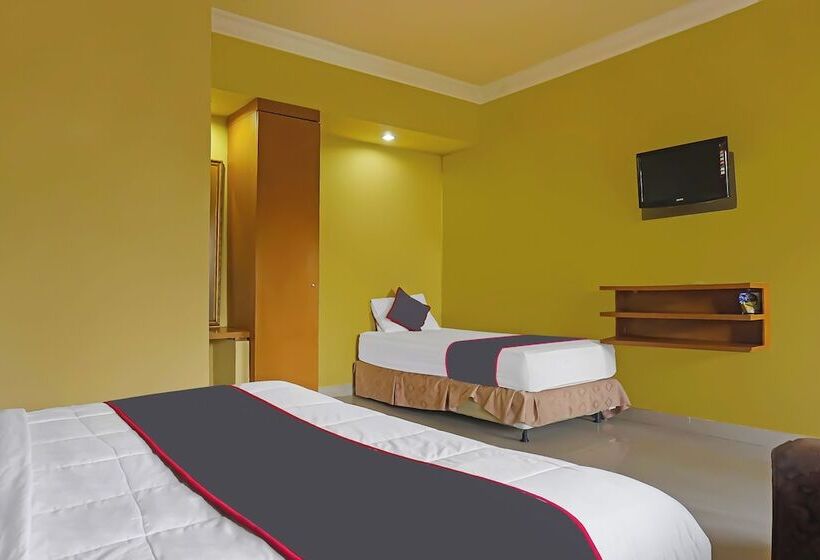 فندق Capital O 92836 Villa Kampoeng Katineung