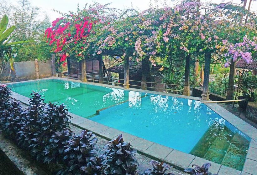 فندق Capital O 92836 Villa Kampoeng Katineung
