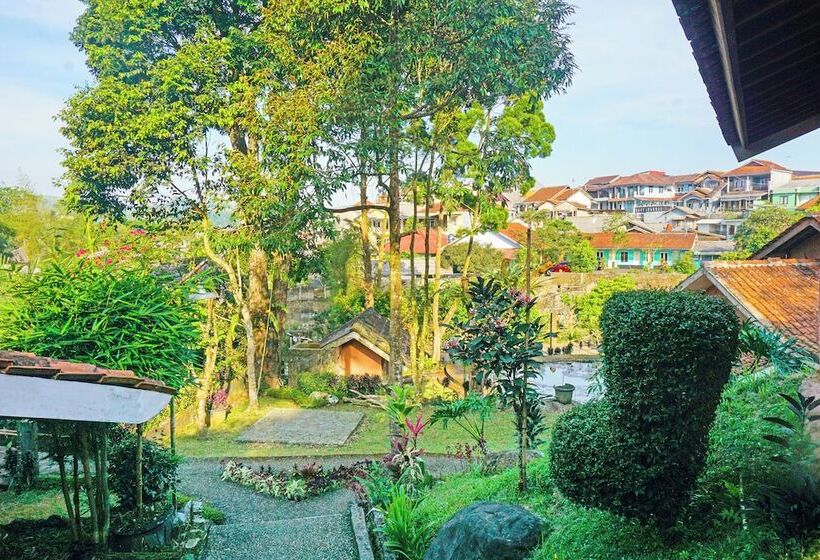 فندق Capital O 92836 Villa Kampoeng Katineung