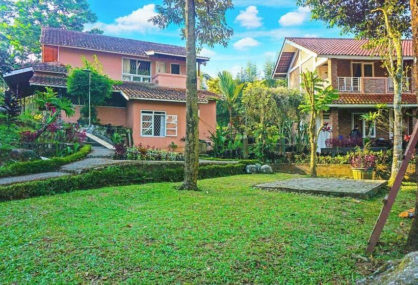 فندق Capital O 92836 Villa Kampoeng Katineung