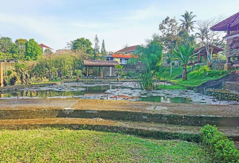فندق Capital O 92836 Villa Kampoeng Katineung