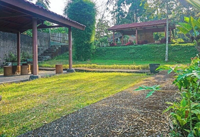 فندق Capital O 92836 Villa Kampoeng Katineung