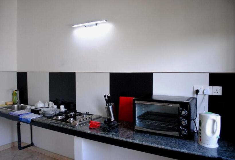 Отель Cinnamon Holiday Inn