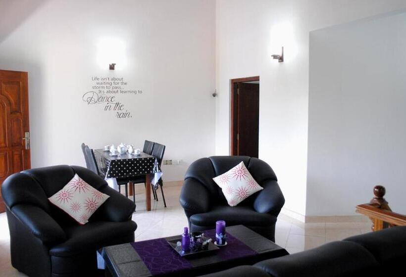 Отель Cinnamon Holiday Inn