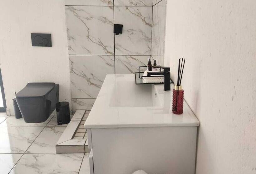 Отель Edrange Luxury Lodge