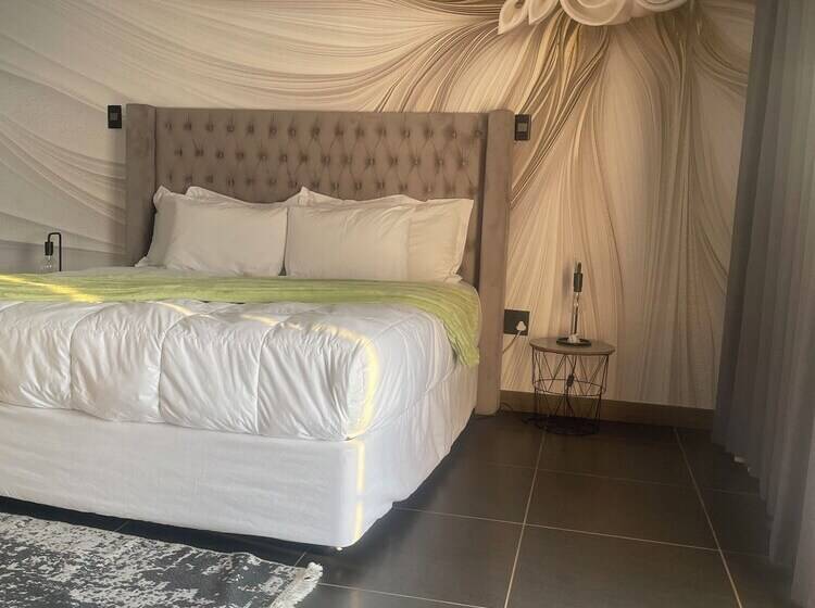 Отель Edrange Luxury Lodge