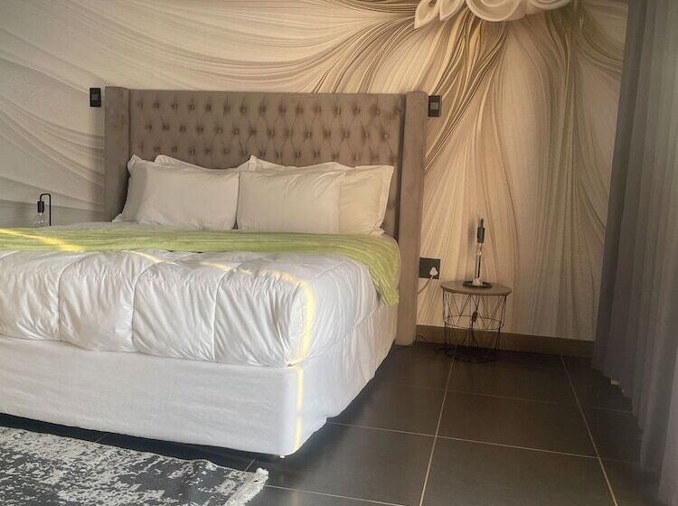 Отель Edrange Luxury Lodge