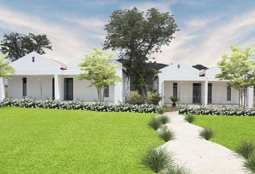 Отель Edrange Luxury Lodge