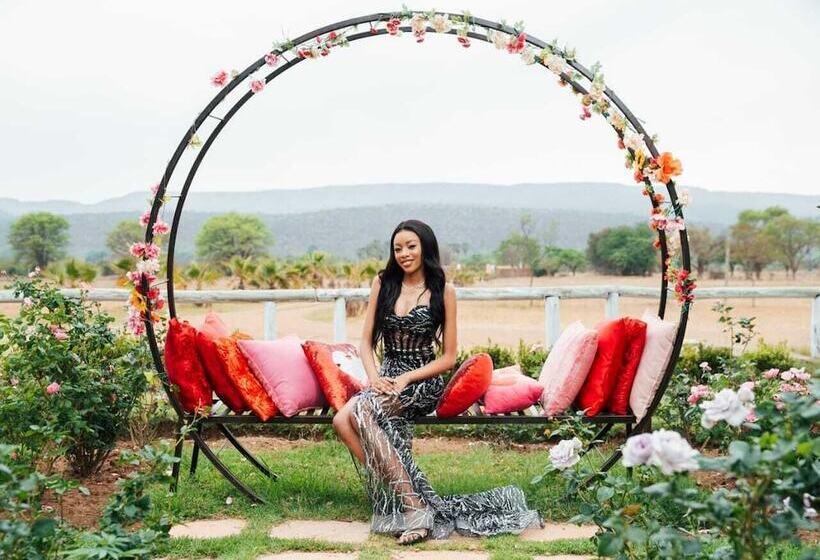 Отель Edrange Luxury Lodge