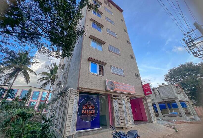 Отель Grand Palace