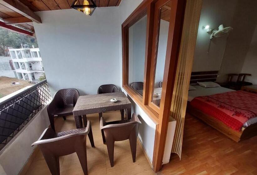 בית מלון כפרי Himratana The Junctioninn