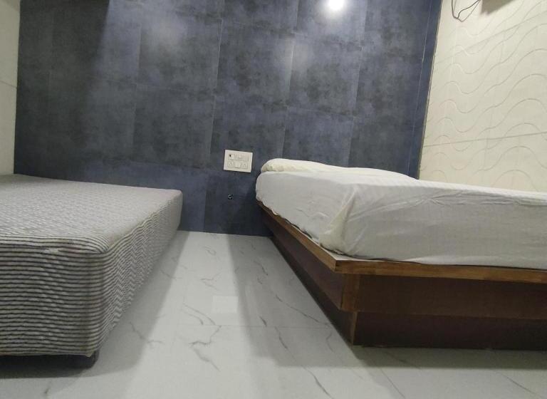 Отель Hyton Grand