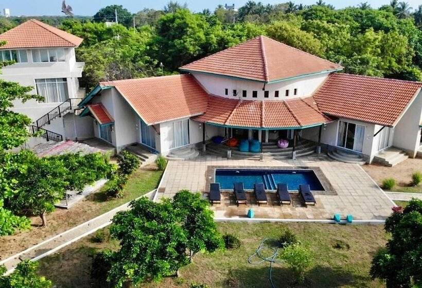 The Beach House By Kay Jay Hotels