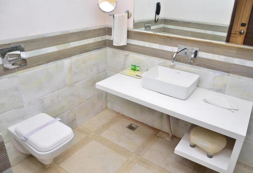 Отель K.c.cross Road