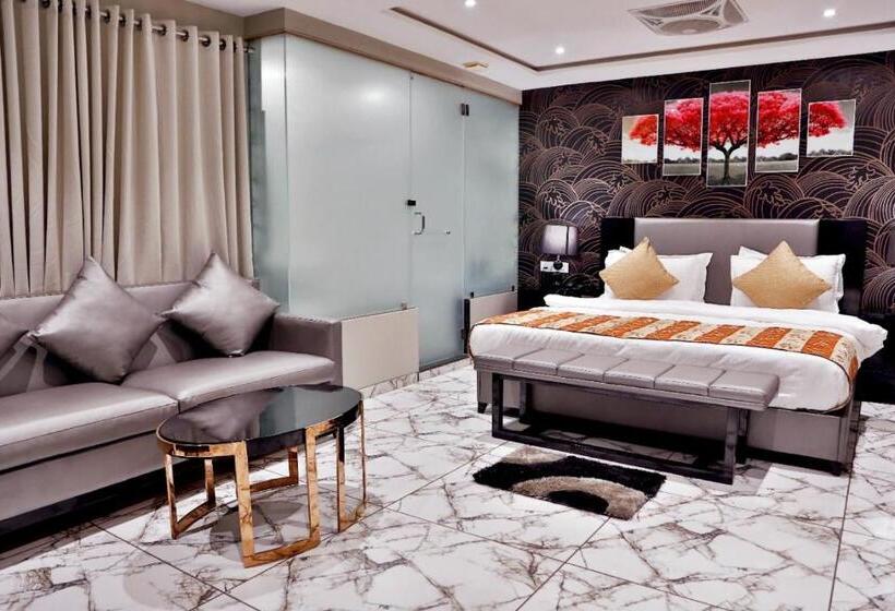 Отель Kings Heritage Surat