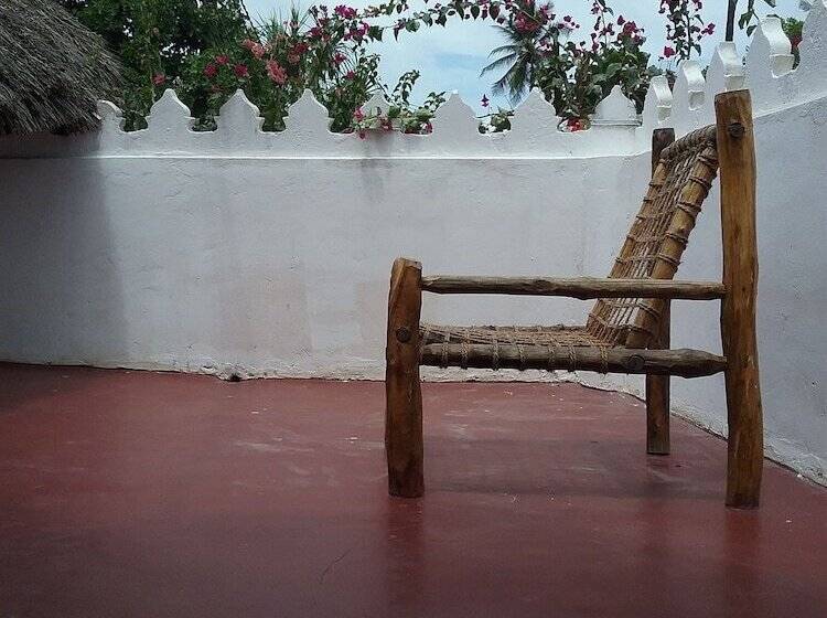 בית מלון כפרי Laguna Palace Michamvi Kae