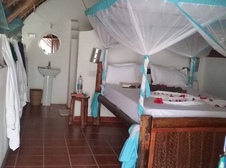 בית מלון כפרי Laguna Palace Michamvi Kae