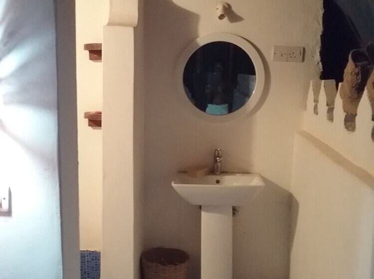 בית מלון כפרי Laguna Palace Michamvi Kae